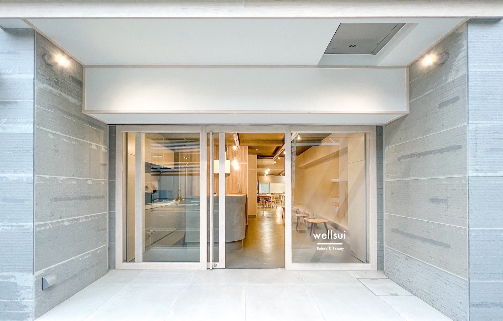 EEFULが承継したシニア向けデイサロン、wellsui。承継時と比較して売上が2倍に達しているという。リハビリプログラムのほか、フットケアやネイルサービスも提供する。