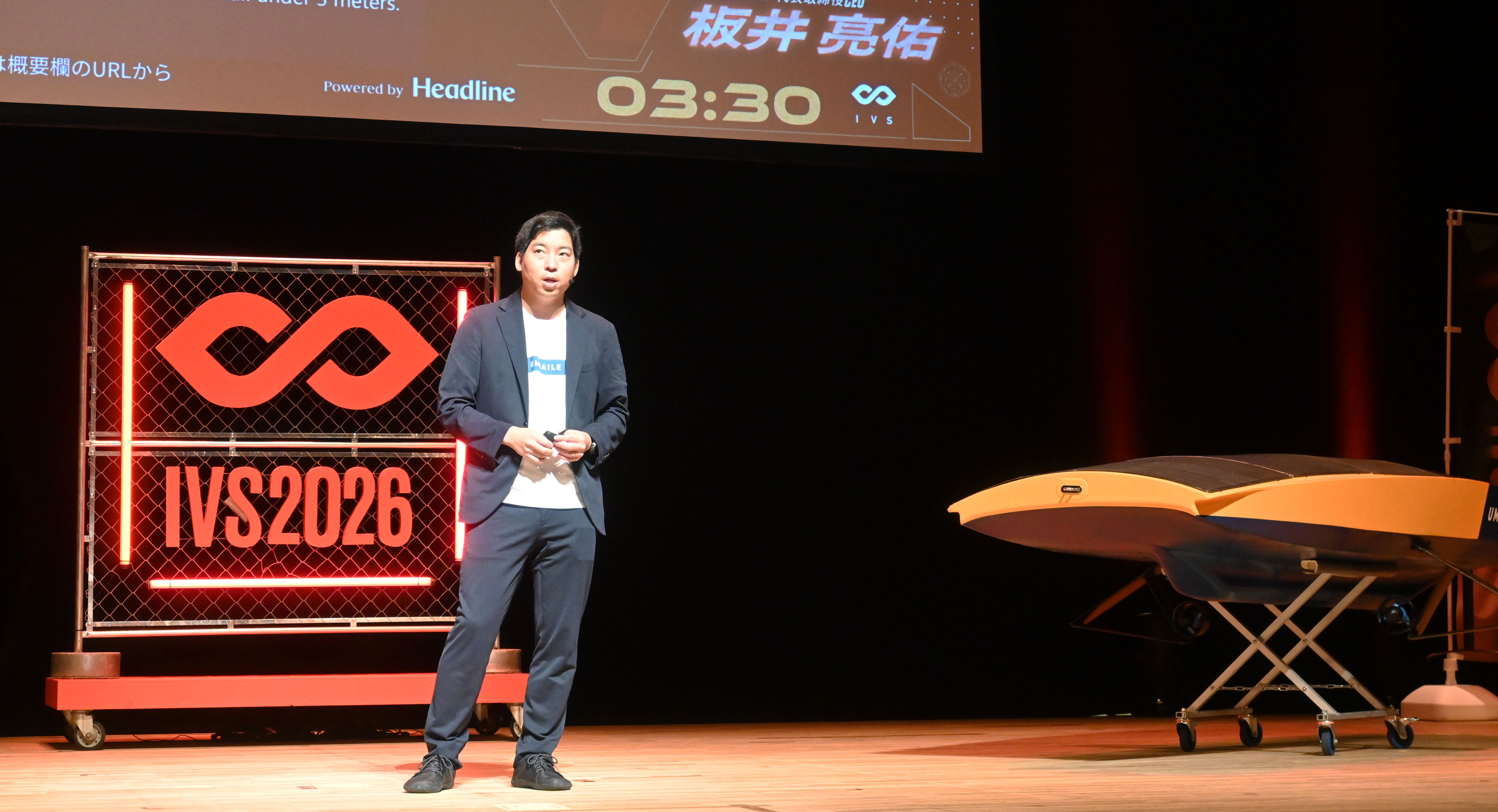 登壇した代表取締役CEOの板井氏とUMIAILE ASV