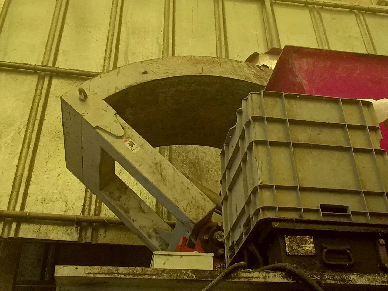 ＜商研＞プッシャー付き二軸破砕機　TS3280P　30kW（15kW×2基） - 画像4