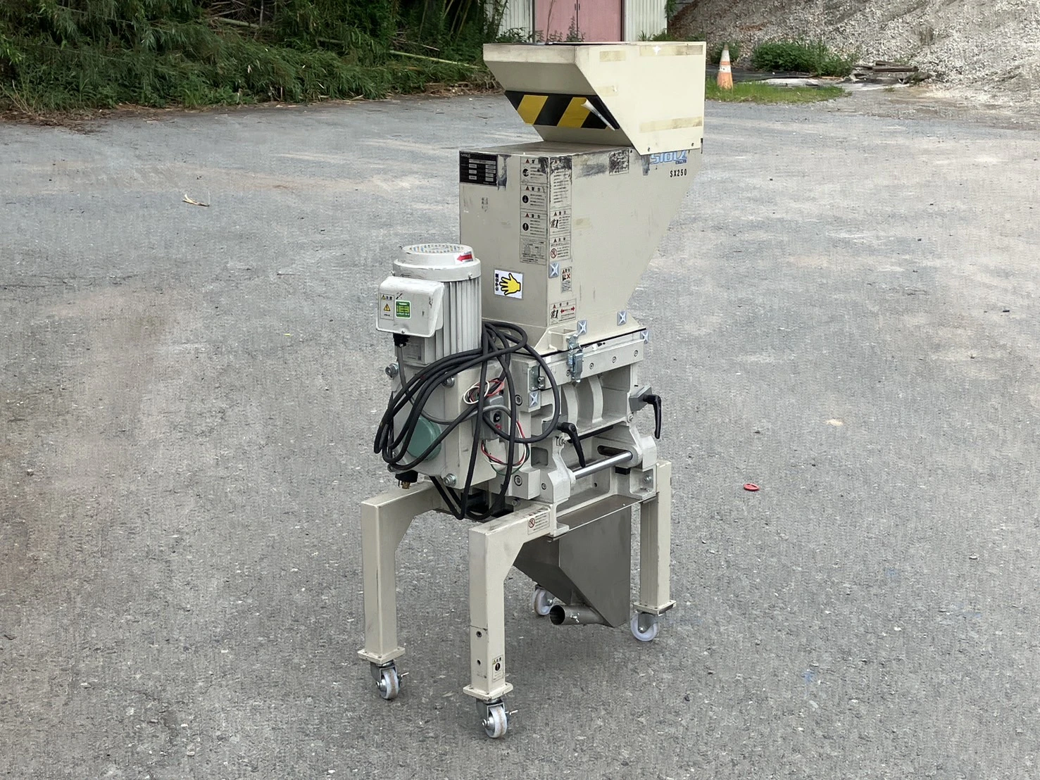 ＜STOLZ/シュトルツ＞ハイクラス低速一軸粉砕機 スカッター SX-250　0.75kW　三相200/220V ② - 画像2