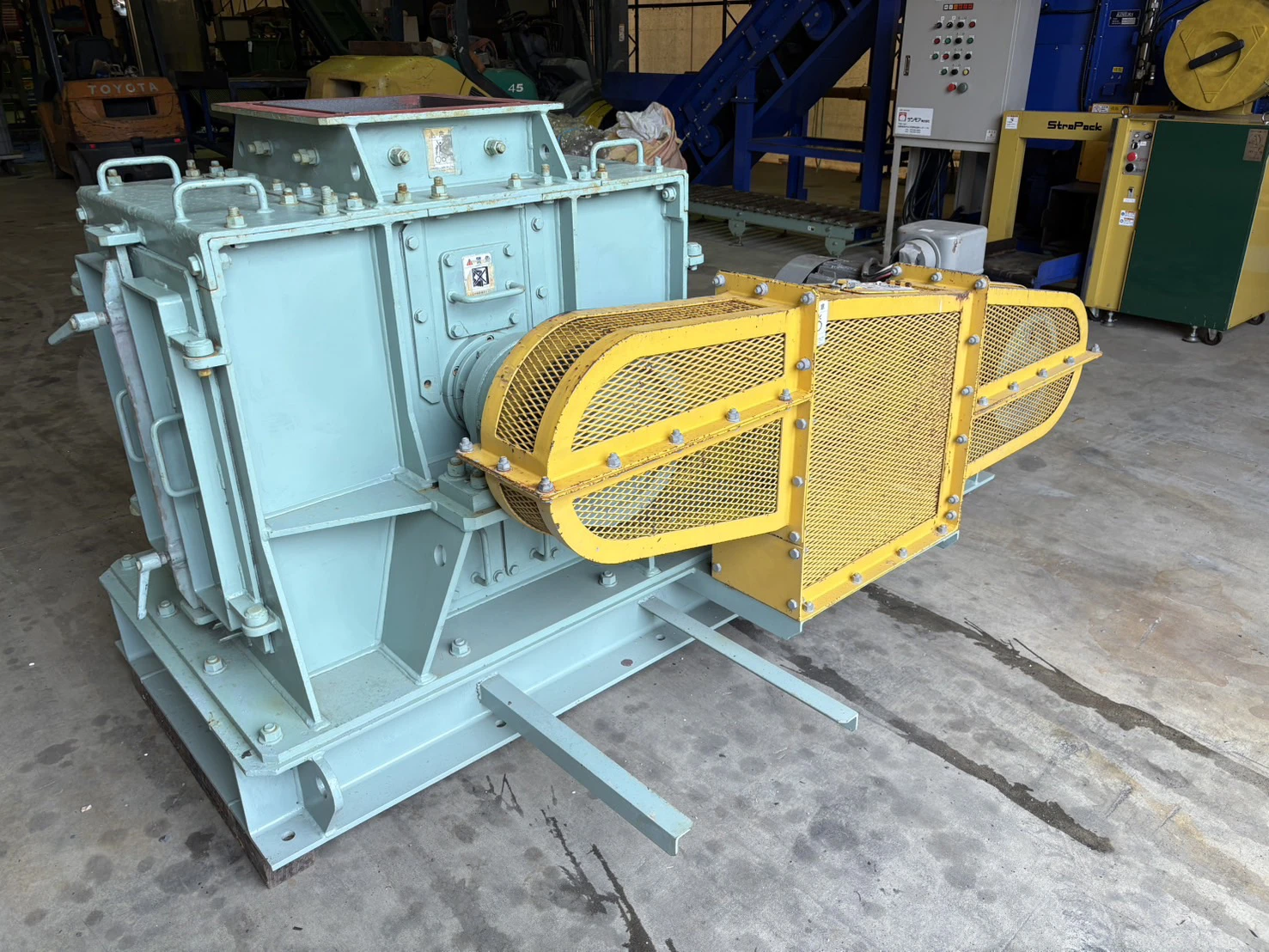 ＜近畿工業＞ハンマーミルクラッシャー T1-24B（モーター付）30kW×6P×220V　年式:2012/2