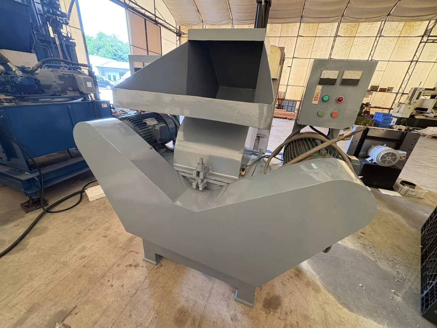 ＜メーカー不明＞高速二軸粉砕機　7.5kW×2基 三相 200V 50Hz　