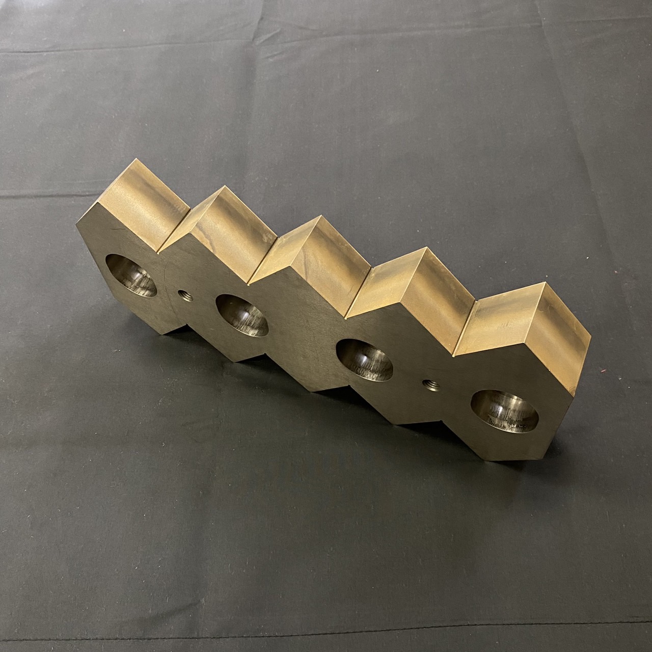 プッシャー式破砕機用固定刃 (両刃)  - 製品写真4