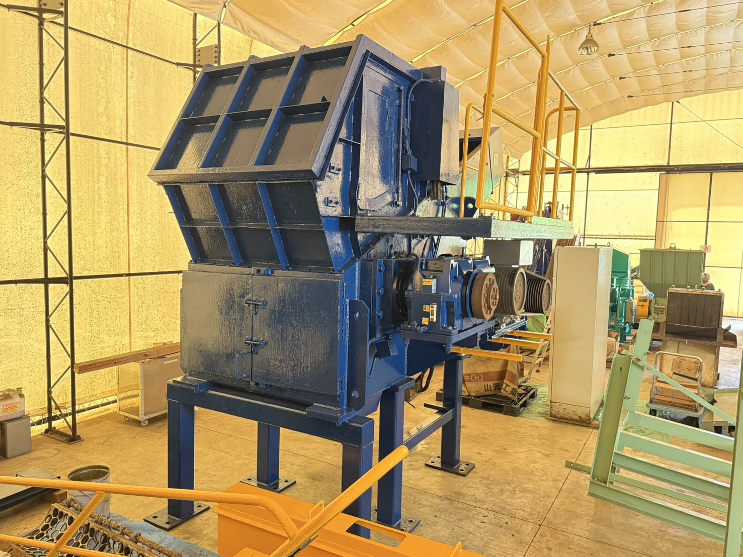 ＜ウエノテックス＞一軸破砕機　UC-75　75kW　2004年製 - 画像2