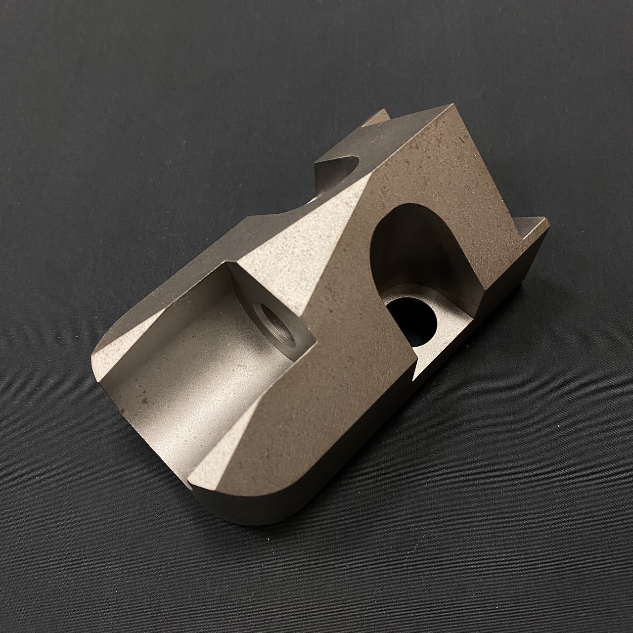 プッシャー式破砕機用ホルダー - 製品写真1