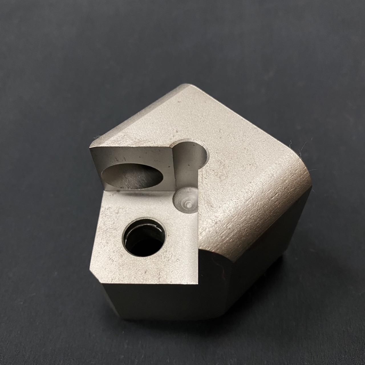 プッシャー式破砕機用ホルダー - 製品写真1