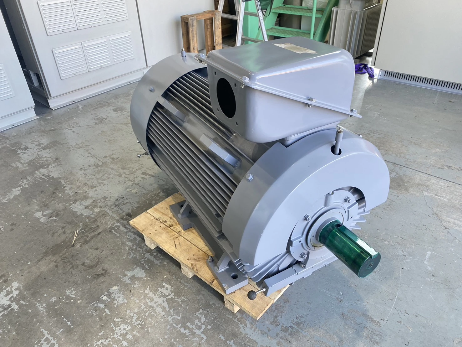 ＜安川電機/YASUKAWA＞三相誘導電動機 FEK 三相3300V 4P 60Hz 220kW  - 画像2