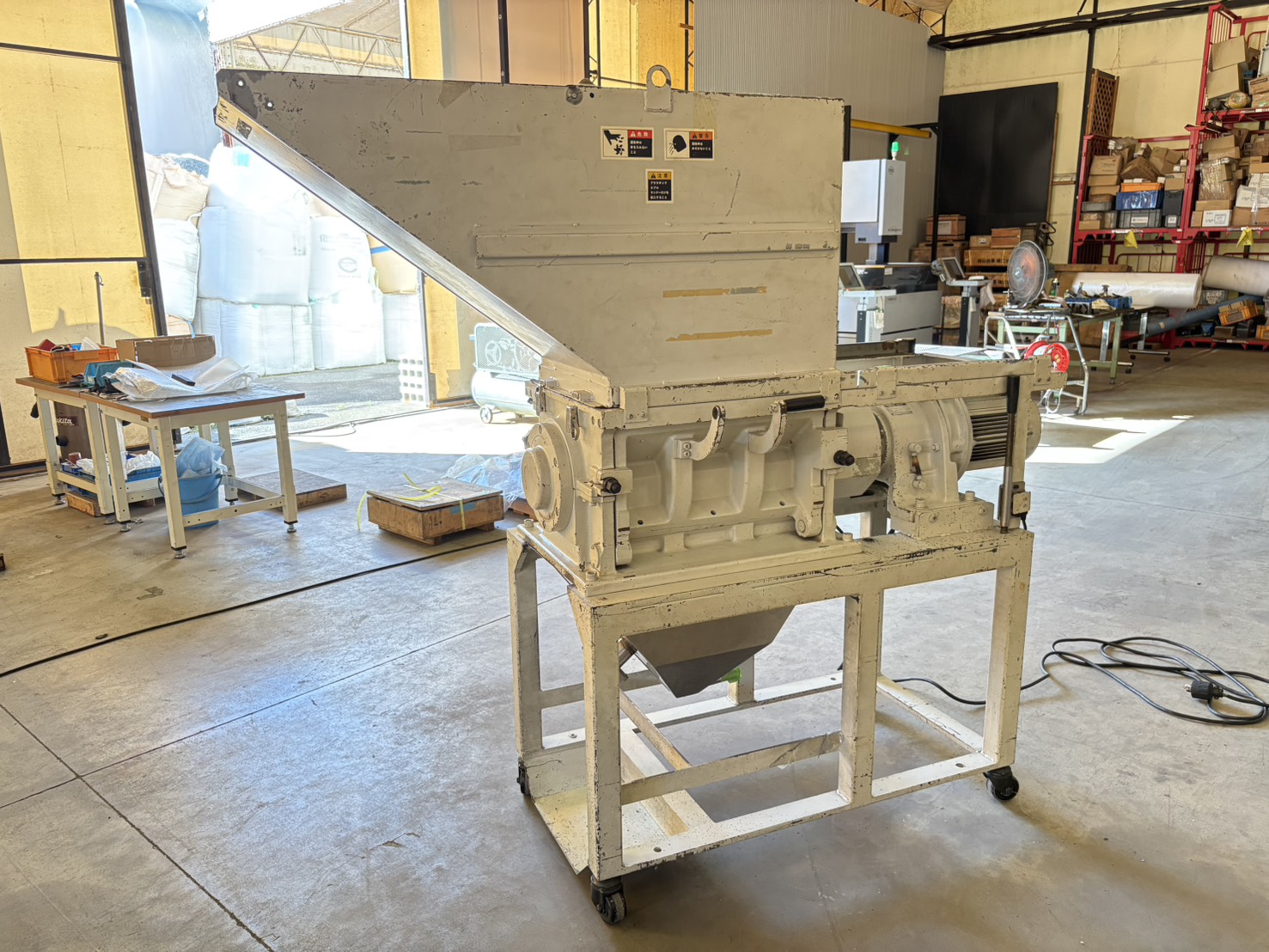 ＜渡部製鋼所＞ 低速粉砕機 Plucky　P51K　3.7 kW（5HP）2002年式