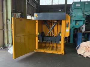 【新古品】＜BRAMIDAN/ブラミダン＞ 縦型圧縮梱包機 X25　250kN　4kW　2022年式 - 画像6