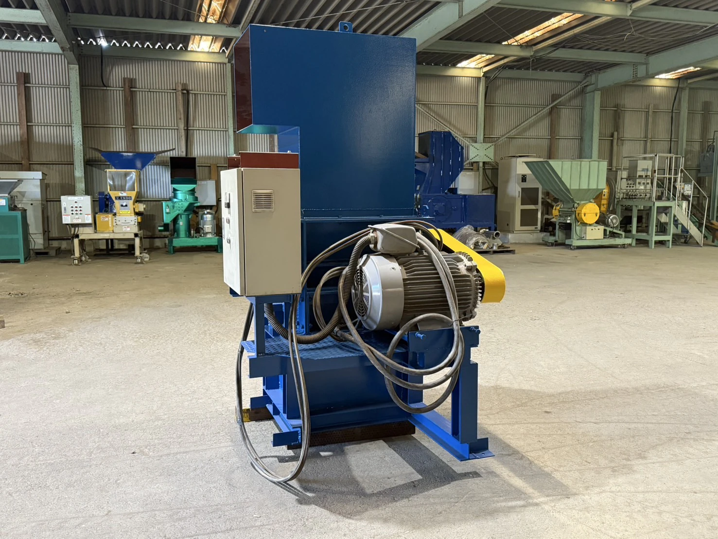 ＜日本製＞一軸破砕機 ※インバーター制御機能付き 30kW　ローダー幅 650mm/径 Φ400mm - 画像3