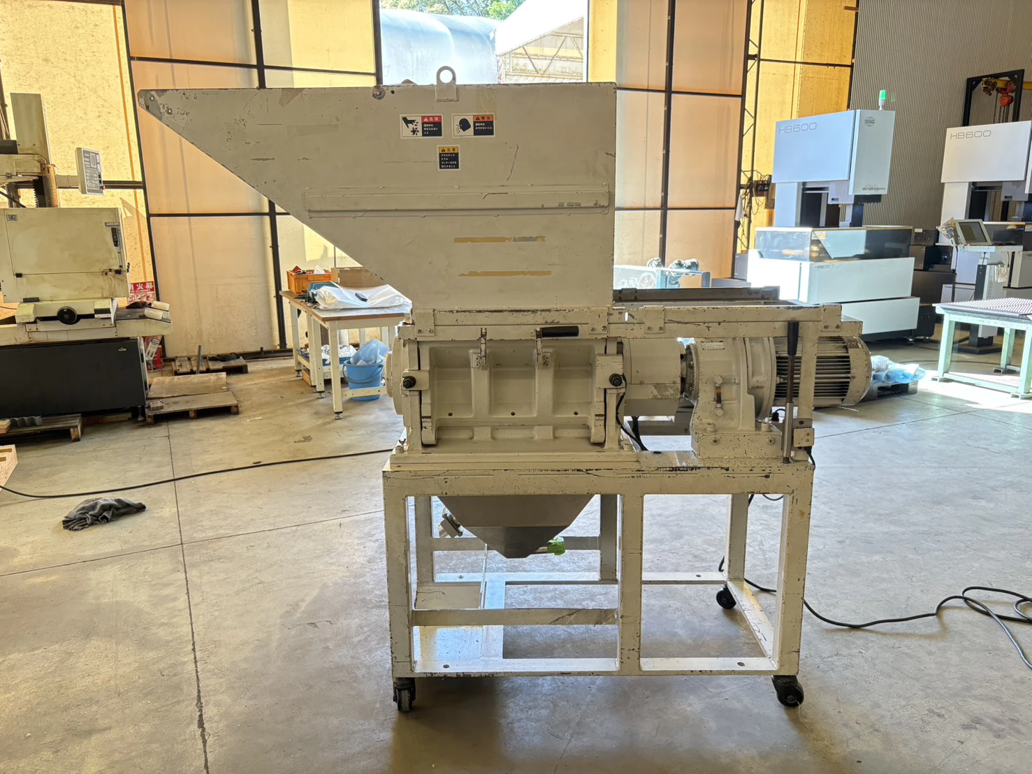 ＜渡部製鋼所＞ 低速粉砕機 Plucky　P51K　3.7 kW（5HP）2002年式 - 画像2