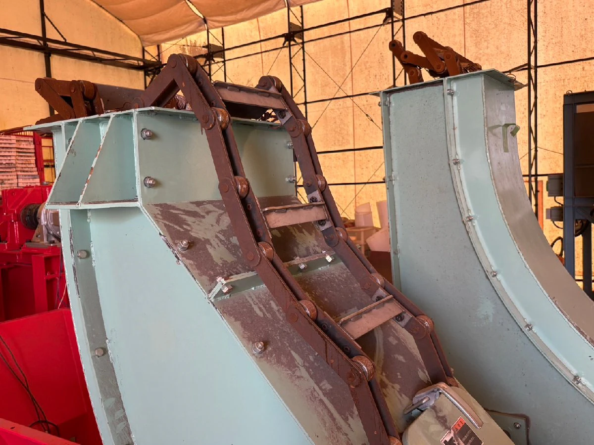 ＜御池鐵工所＞フライトコンベヤ 2.2kW コンベヤ内幅250mm　コンベヤ外幅560mm - 画像4