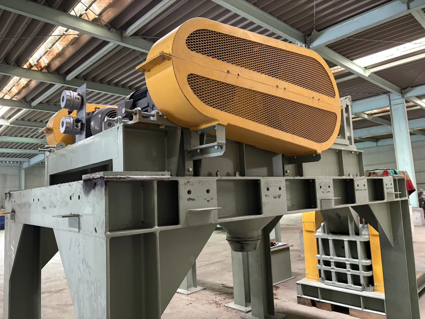 ＜マキノ＞ロールクラッシャー MRC-20　投入口740×490mm　3.7kW×2台 - 画像2
