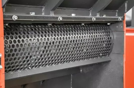 横幅 1,500mm の対象物も楽々投入可能!
WL 15は樹脂パレット一発投入可能です。スクリーン穴径も任意のサイズにて決定出来ます。