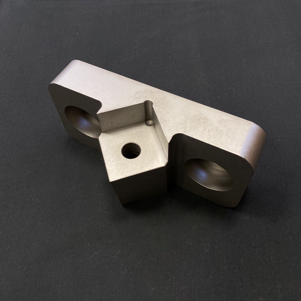 プッシャー式破砕機用ホルダー