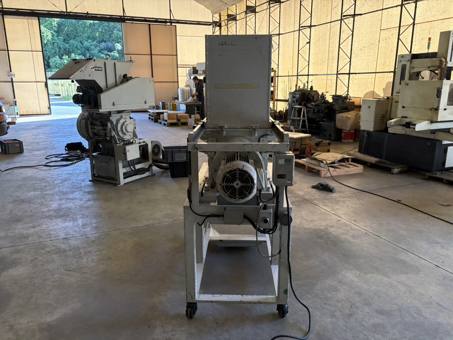 ＜渡部製鋼所＞ 低速粉砕機 Plucky　P51K　3.7 kW（5HP）2002年式 - 画像3