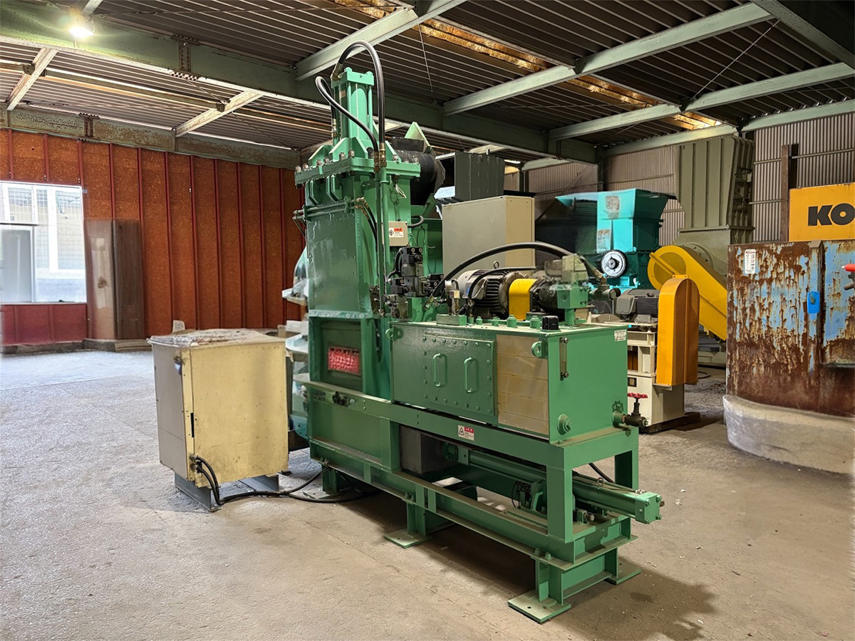 ＜鎌長製衡＞ペットボトル減容機 PBシリーズ PB-200　処理能力200㎏/h　7.5 kW　200/400/440V