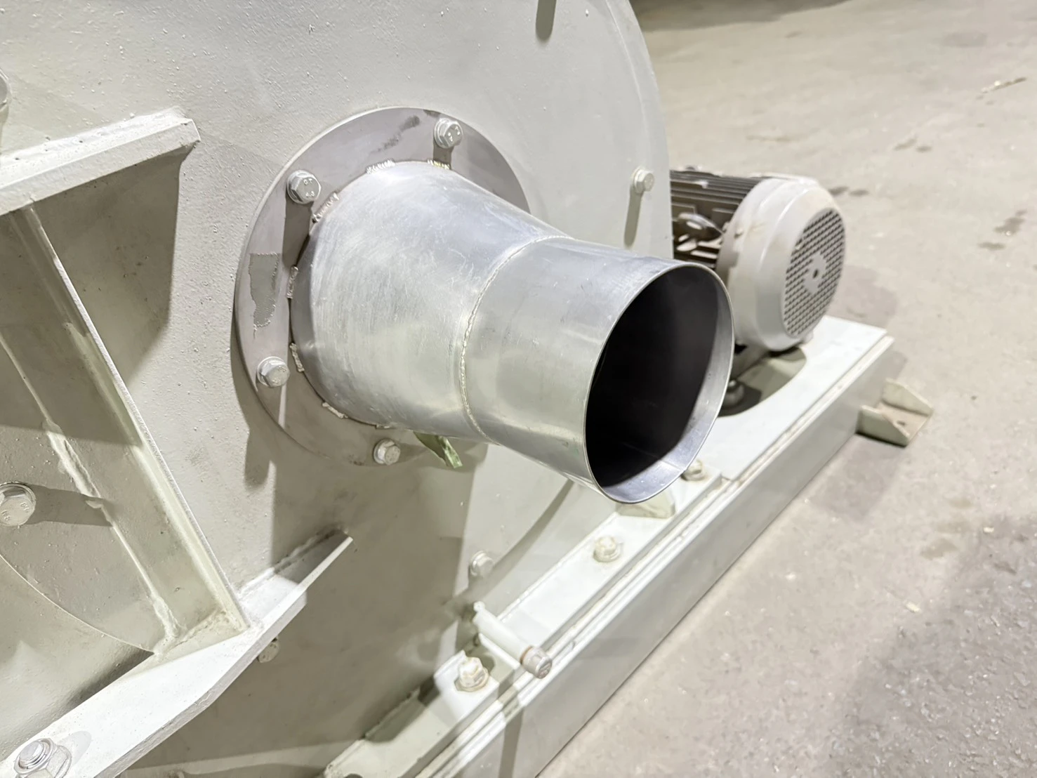 ＜日本シーム＞圧送ブロワー CMB-7.5 A-P　2015年製 7.5kW 吸出口穴径Φ165mm 200/220V（4P） - 画像3