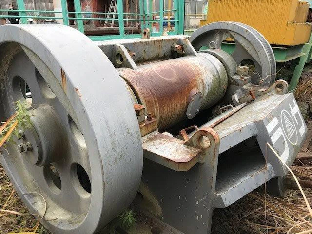 ＜ラサ工業＞細割りクラッシャー モーター付き UFV-42　45kW 6P
