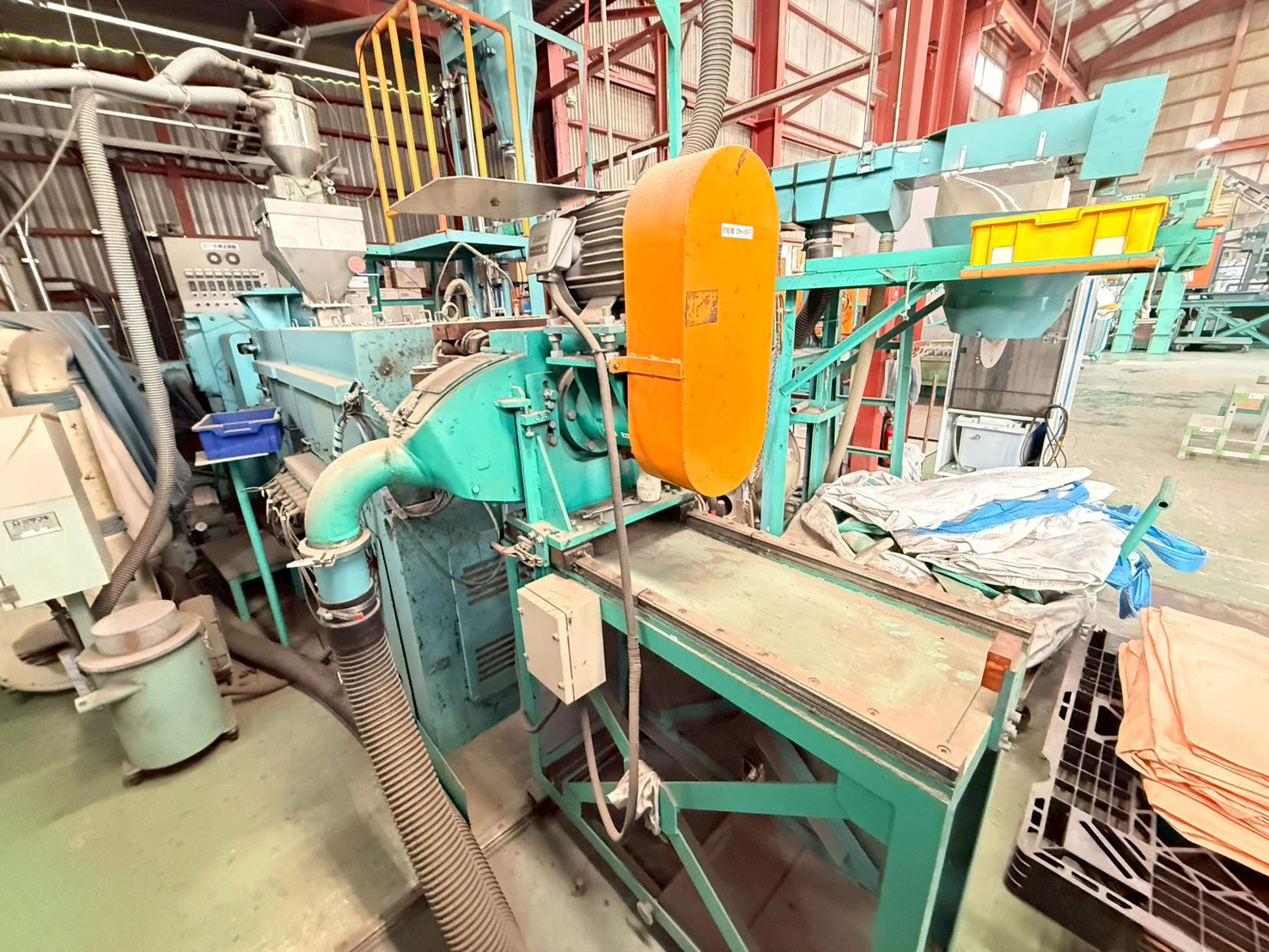 <積水化学工業> 二軸押出機 SLM90　180V  60Hz　55kW