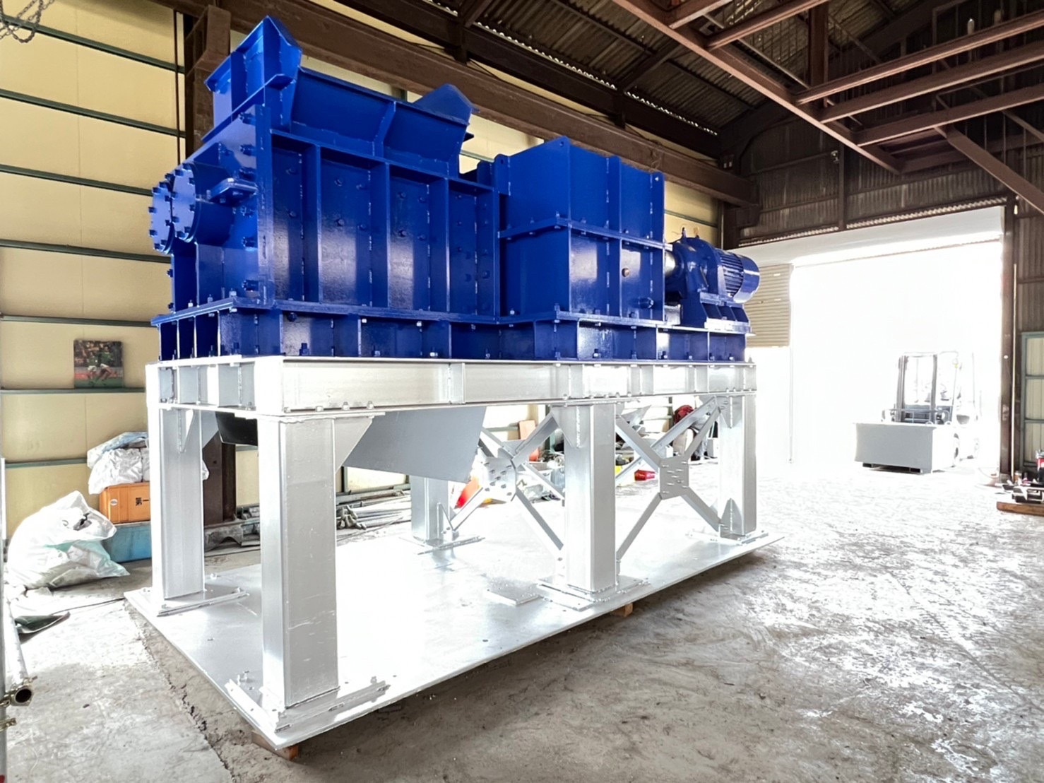 ■新古品■＜日本製 (神谷商事製)＞二軸破砕機 37KW×2基 Φ650mm