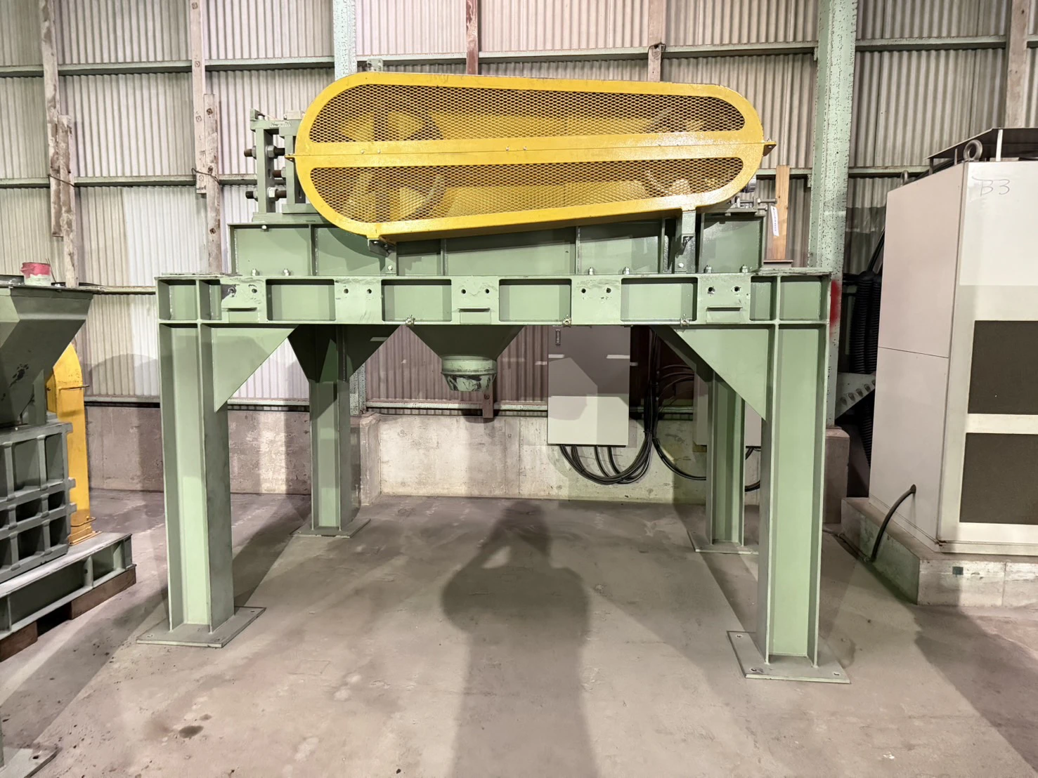 ＜マキノ＞ロールクラッシャー MRC-20　投入口740×490mm　3.7kW×2台 - 画像3