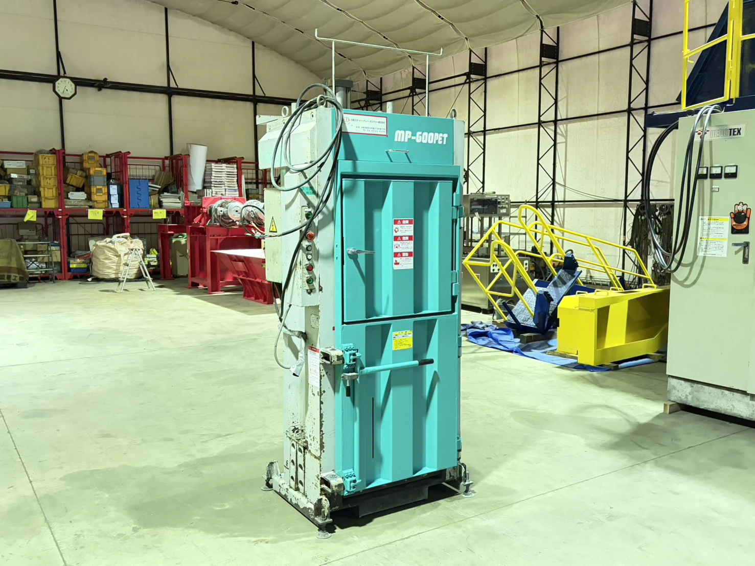 ＜大阪NED＞圧縮梱包機 減容丸 MP-600PET ４本縦結束　3.7kW　投入口サイズW590×H350mm