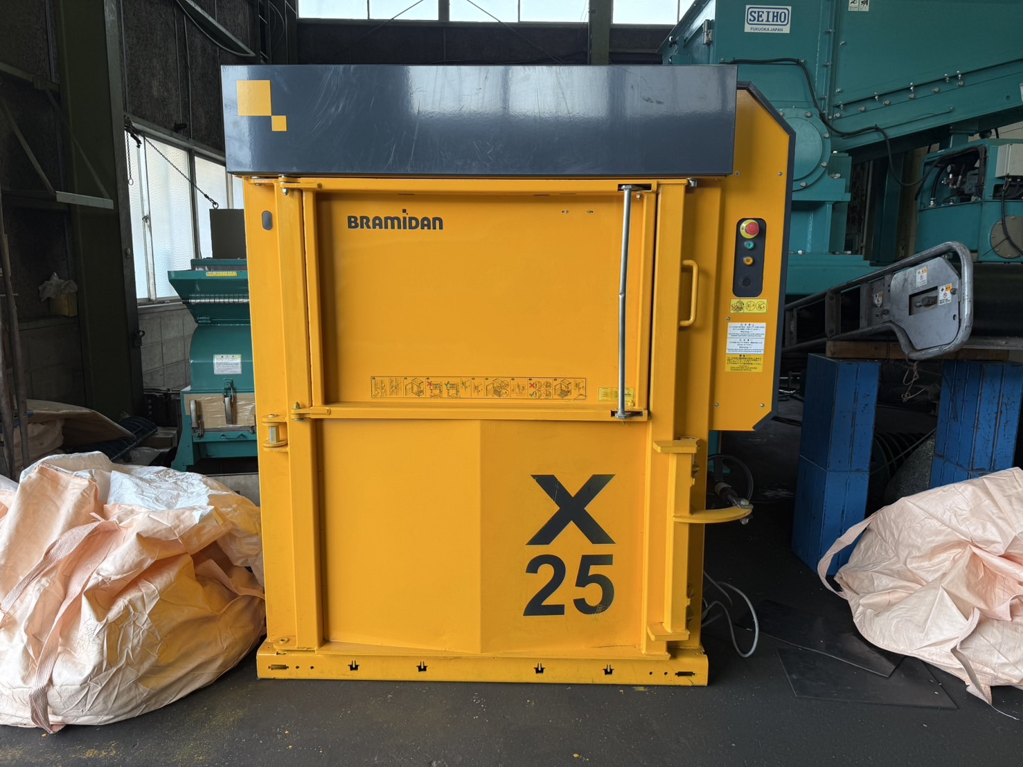 【新古品】＜BRAMIDAN/ブラミダン＞ 縦型圧縮梱包機 X25　250kN　4kW　2022年式