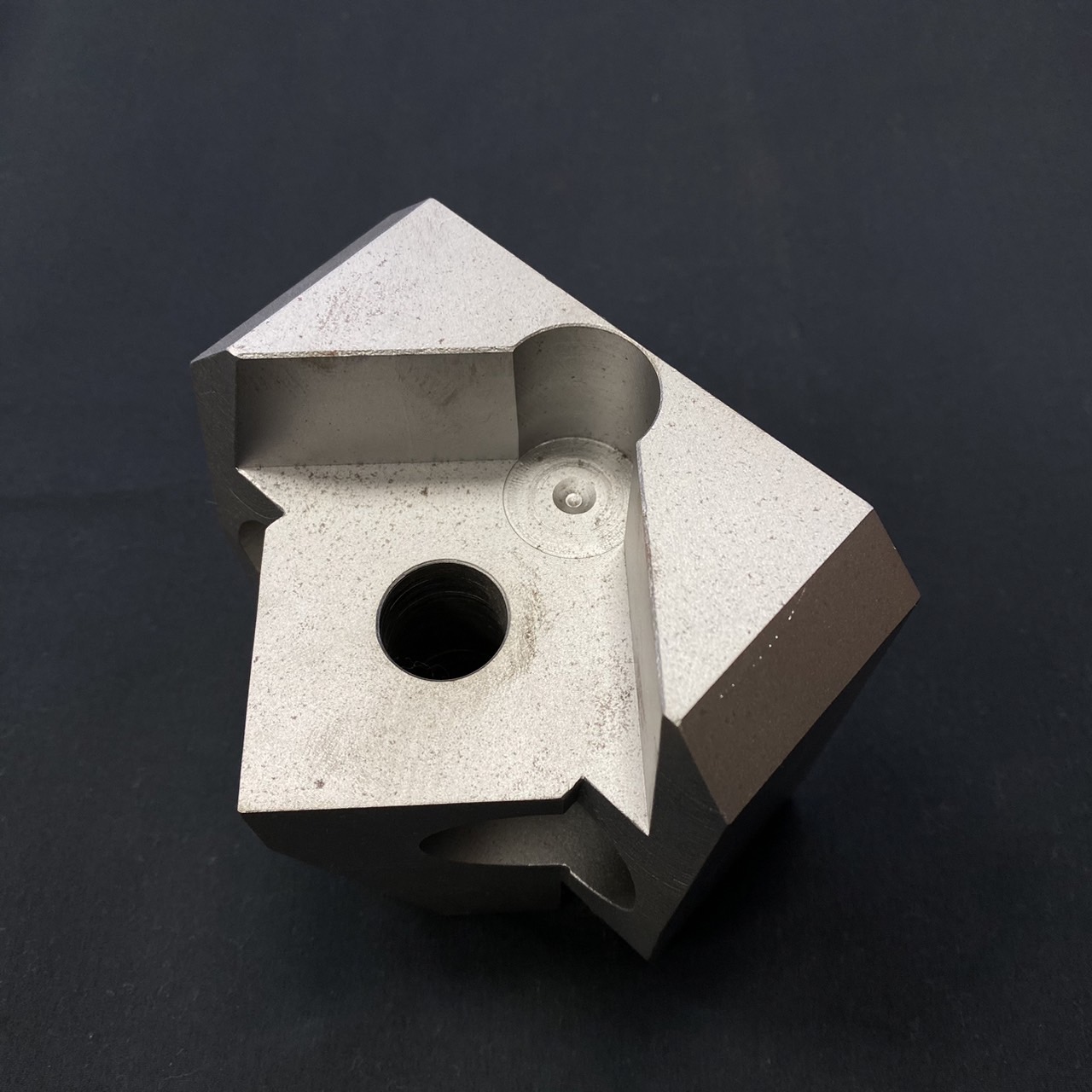 プッシャー式破砕機用ホルダー - 製品写真1