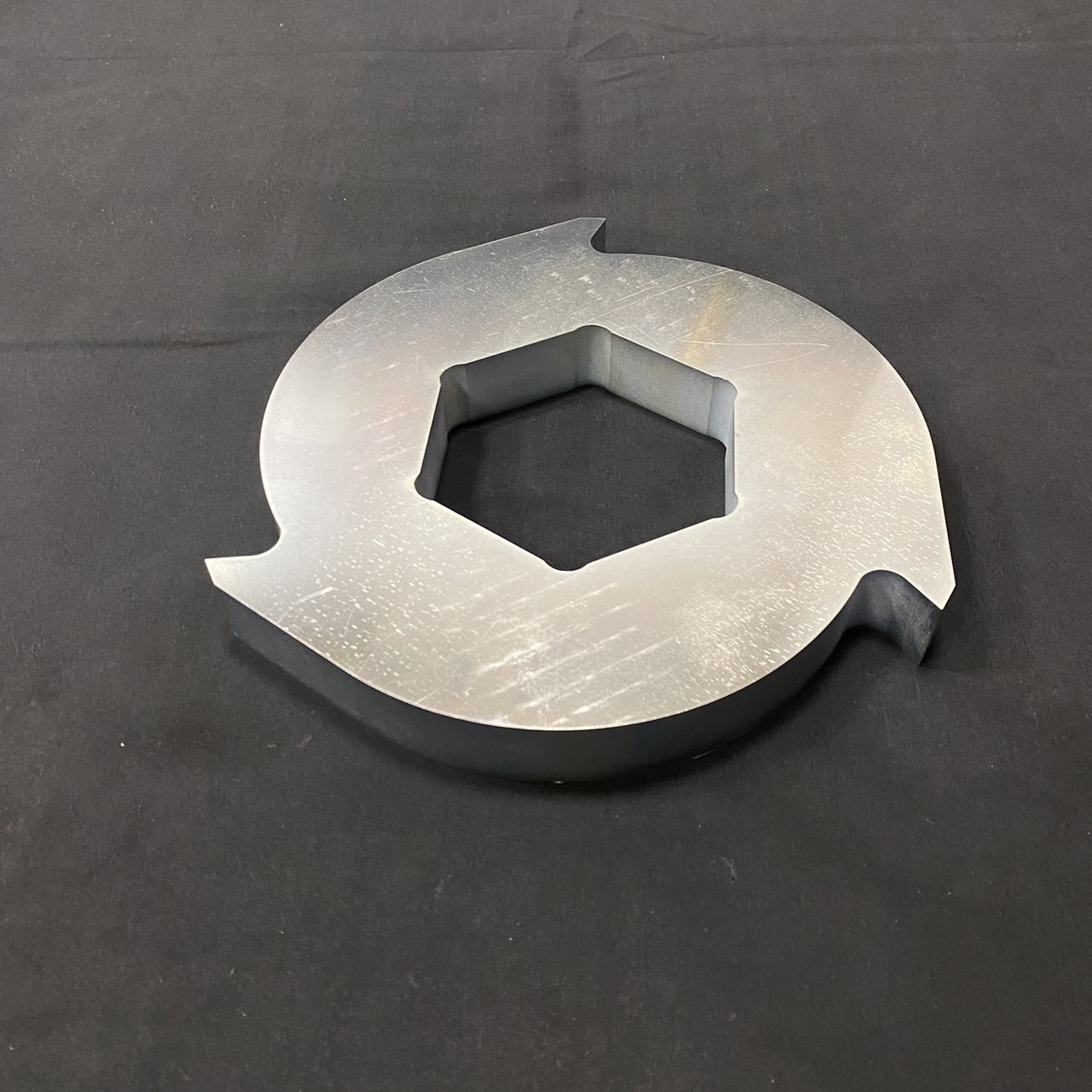 二軸破砕機用ブレード (三枚刃) - 製品写真1