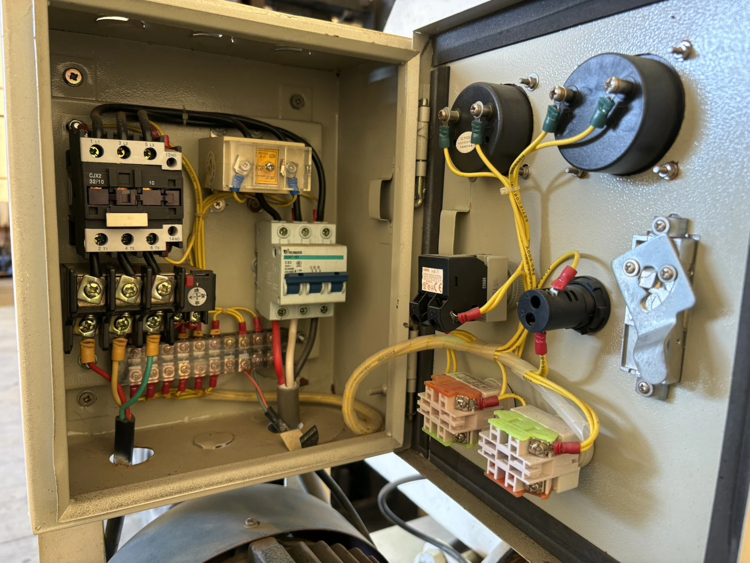 ＜メーカー不明＞高速二軸粉砕機　7.5kW×2基 三相 200V 50Hz　 - 画像11
