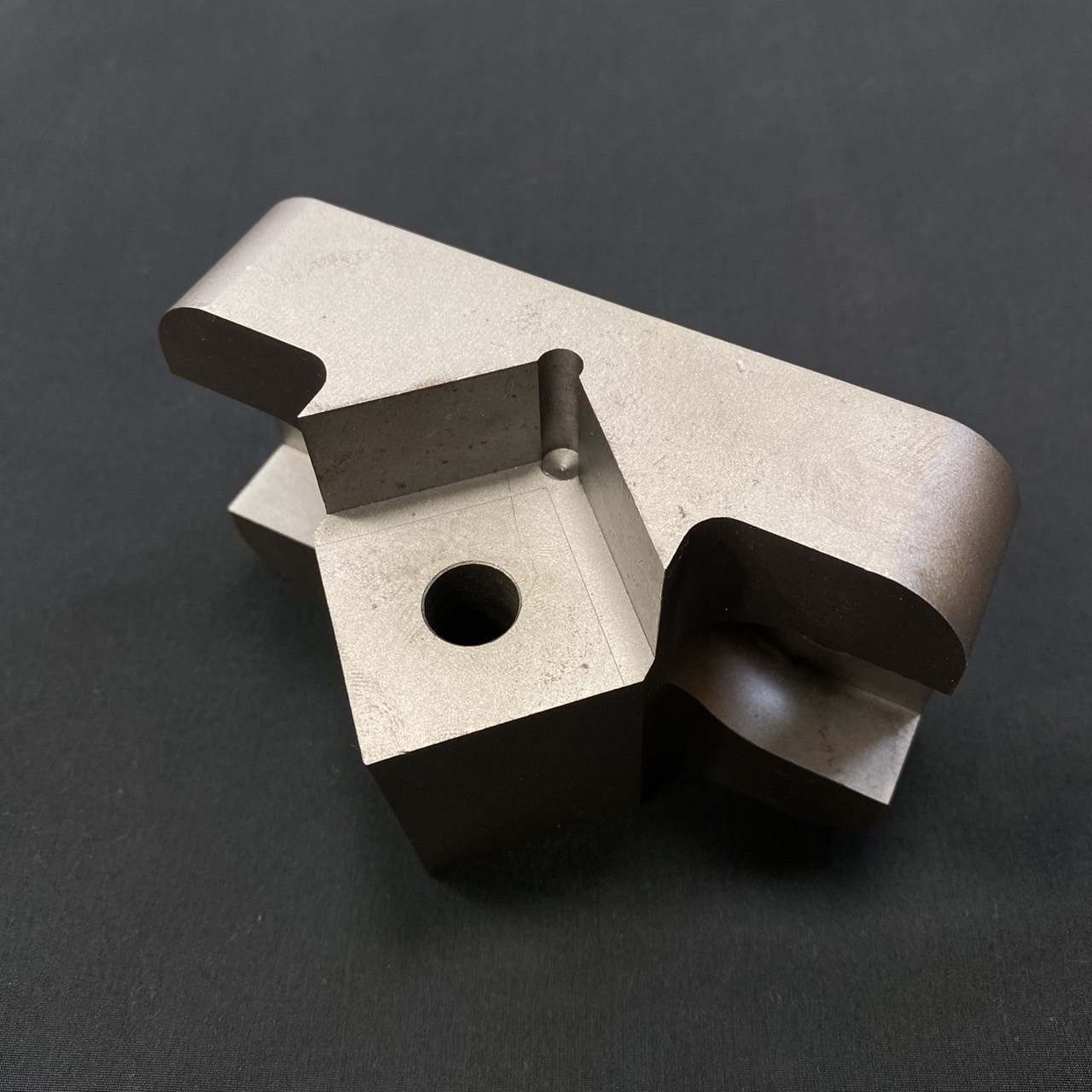 プッシャー式破砕機用ホルダー - 製品写真1