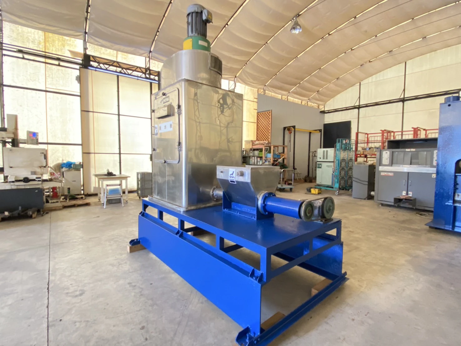 ＜ホーライ＞ 架台付き立型脱水機　動力 5.5kW／スクリューコンベア動力 0.4kW - 画像2