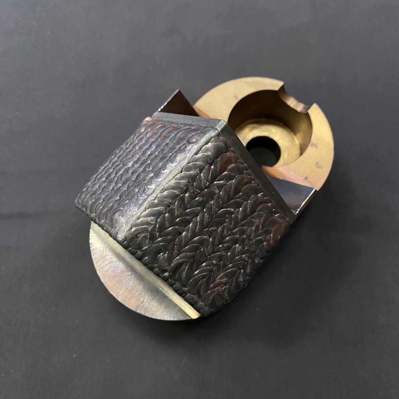 プッシャー式破砕機用ホルダー