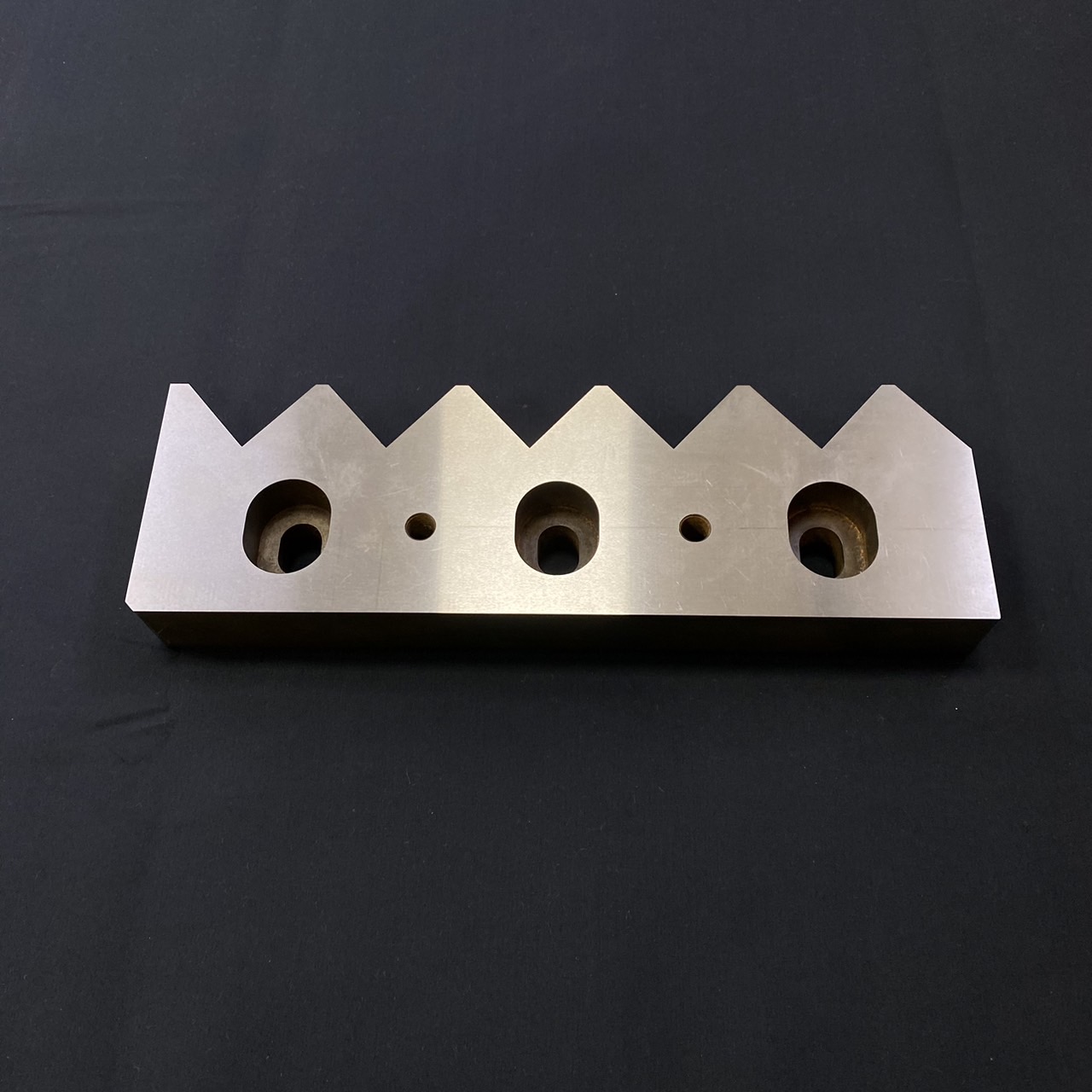 プッシャー式破砕機用固定刃 (片刃) - 製品写真1