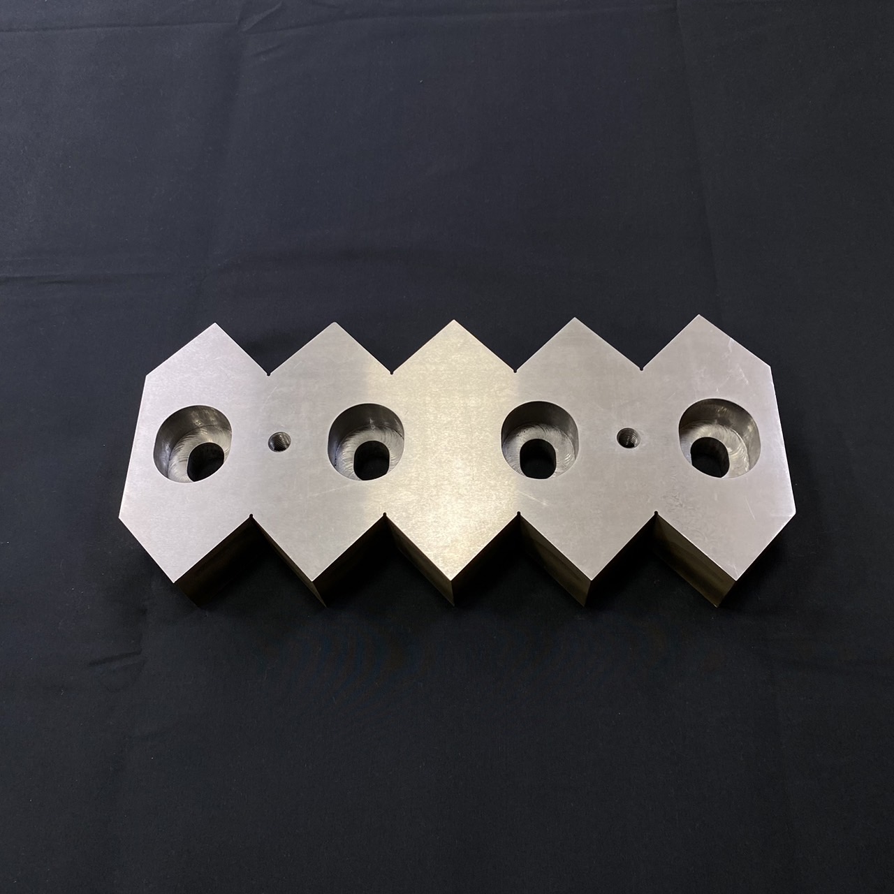 プッシャー式破砕機用固定刃