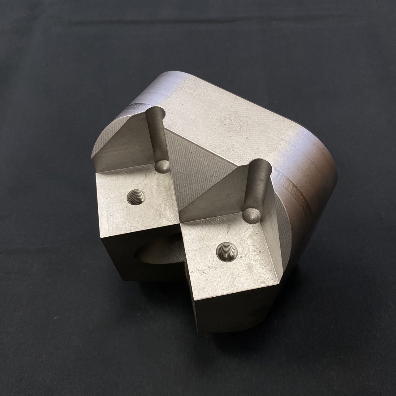 プッシャー式破砕機用ホルダー