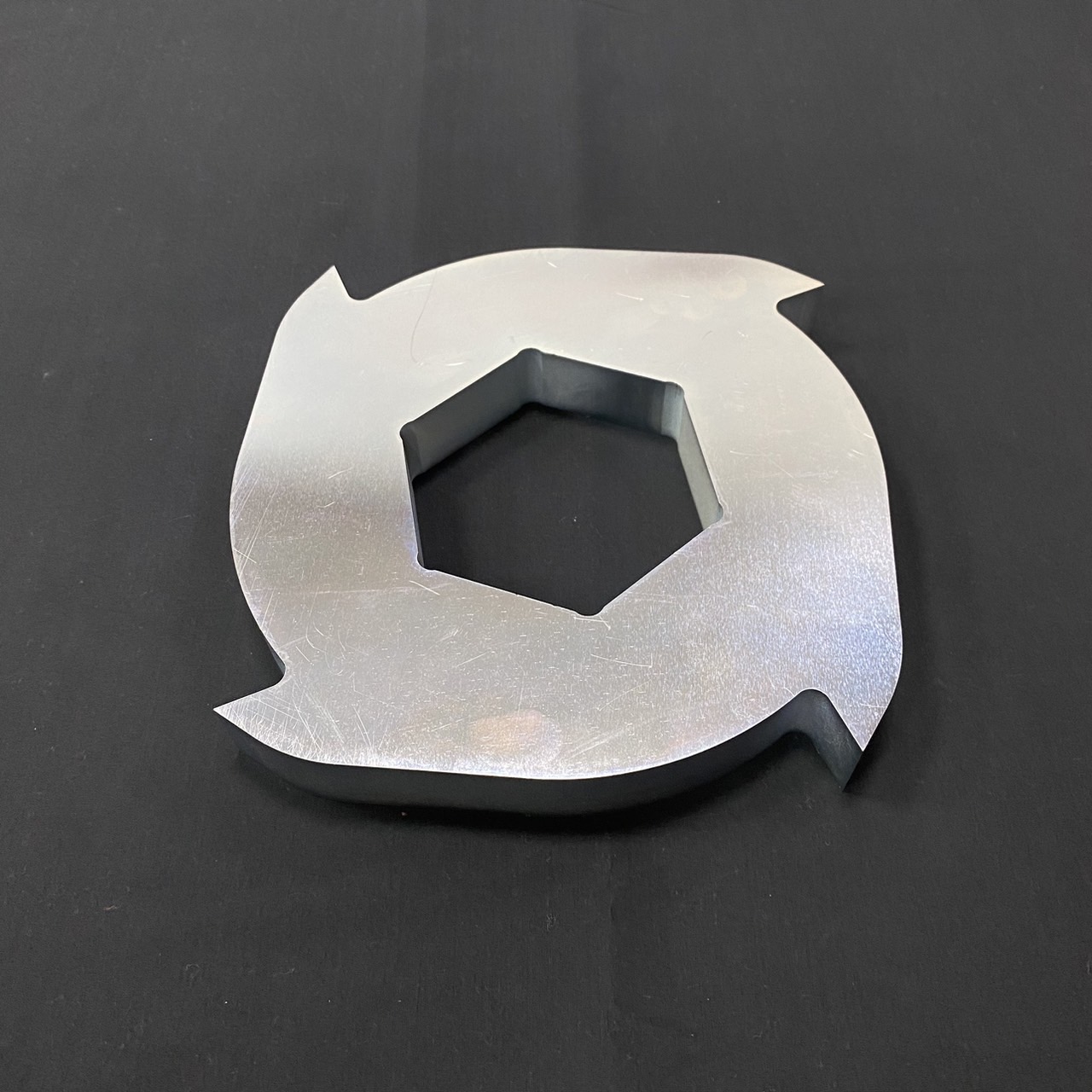 二軸破砕機用ブレード (四枚刃) - 製品写真1