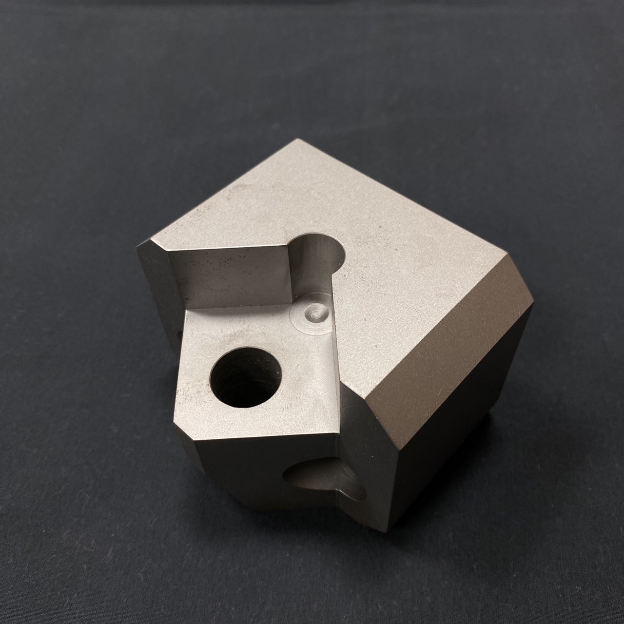 プッシャー式破砕機用ホルダー - 製品写真1