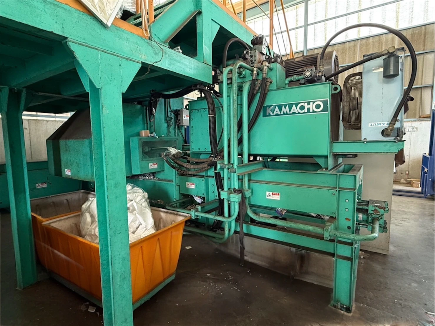 ＜鎌長製衡＞プラスチック圧縮梱包減容機 PL-1000S　処理能力1.0～2.0ton/h　30Kw(40 HP) - 画像4