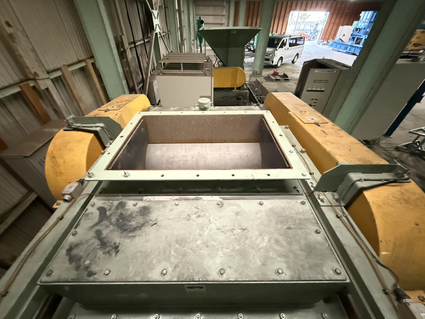 ＜マキノ＞ロールクラッシャー MRC-20　投入口740×490mm　3.7kW×2台 - 画像7