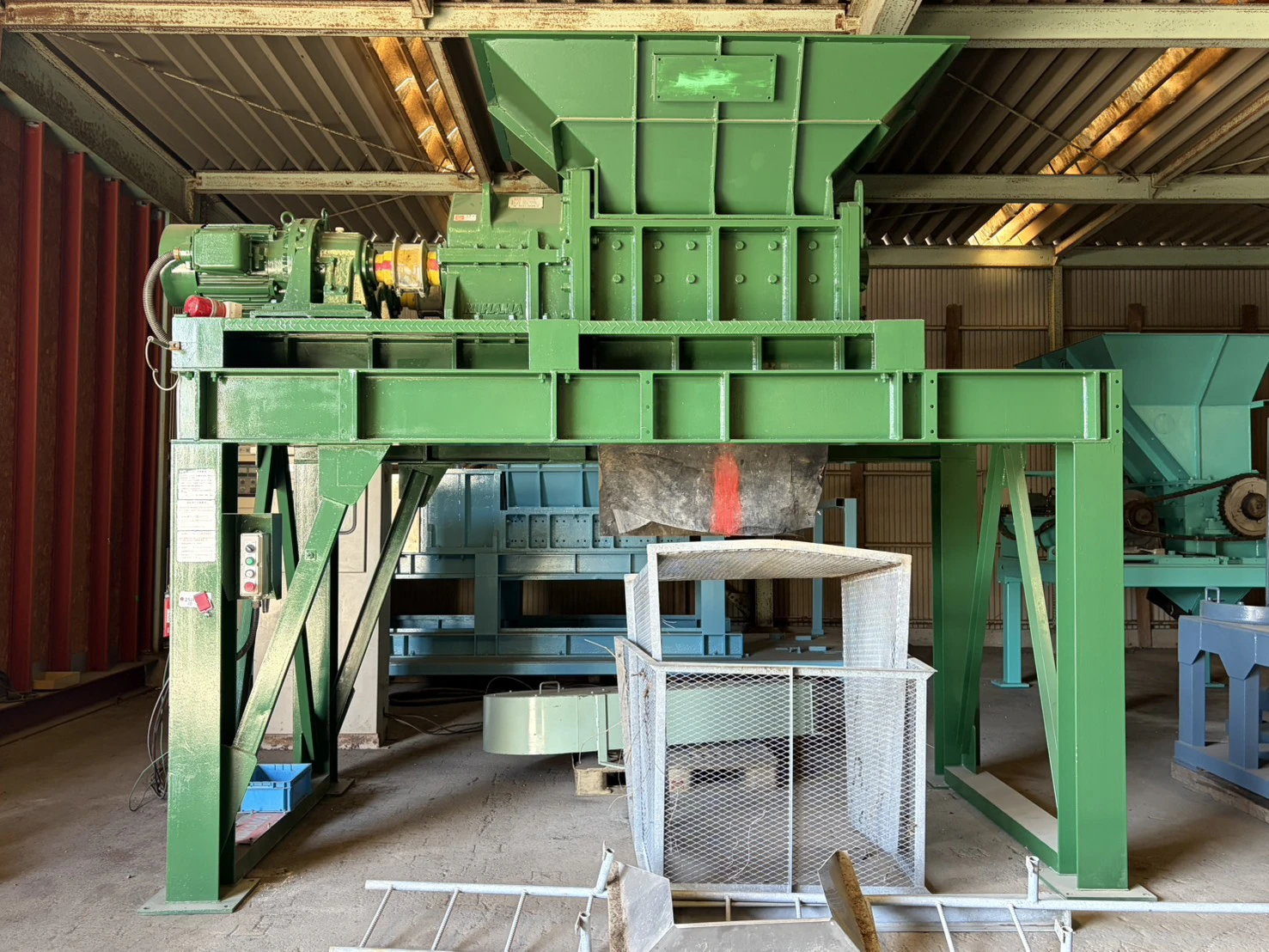 ＜新居浜鐵工所＞二軸破砕機　NS-222TG　2006年製　22 kW x 2基 - 画像3