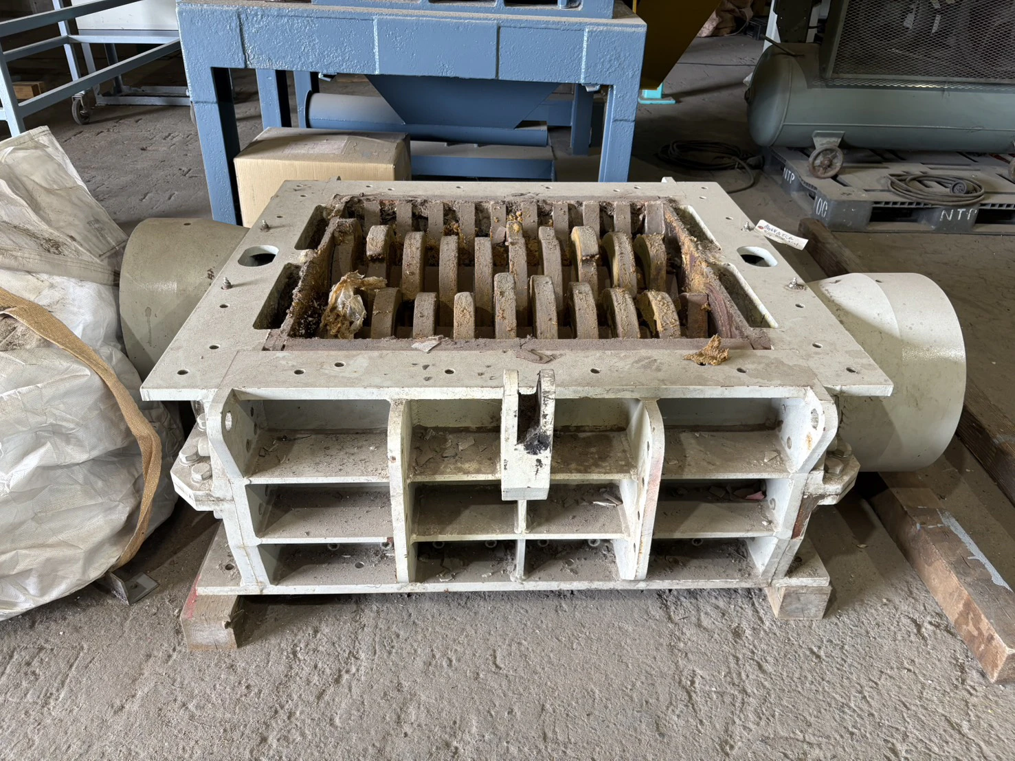 ＜SHOKEN/商研＞プッシャー付き二軸破砕機　TS3280P　30kW（15kW×2基） - 画像12