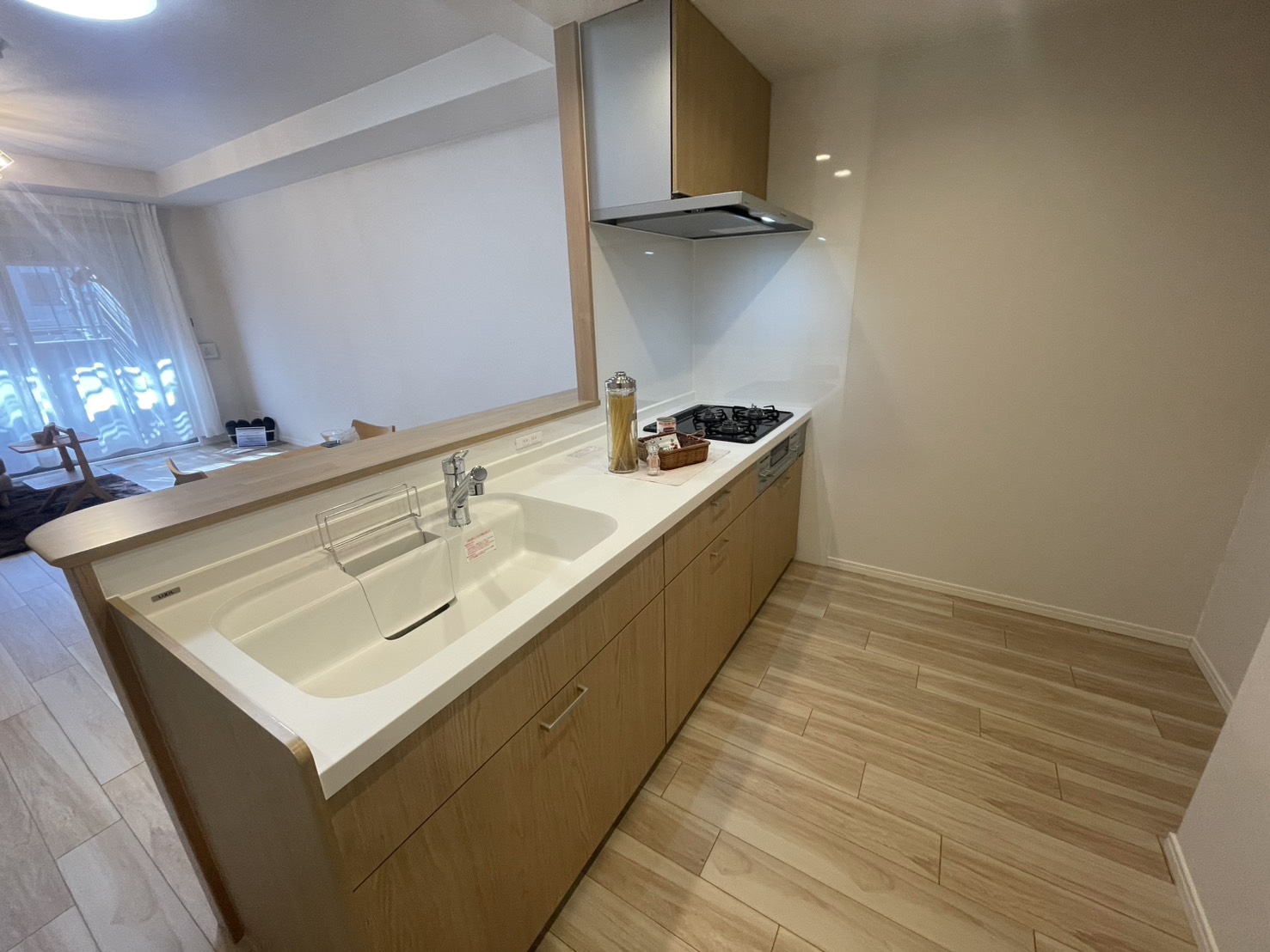 JR高松駅まで徒歩１０分！人気の３LDKリフォームマンション！の画像2