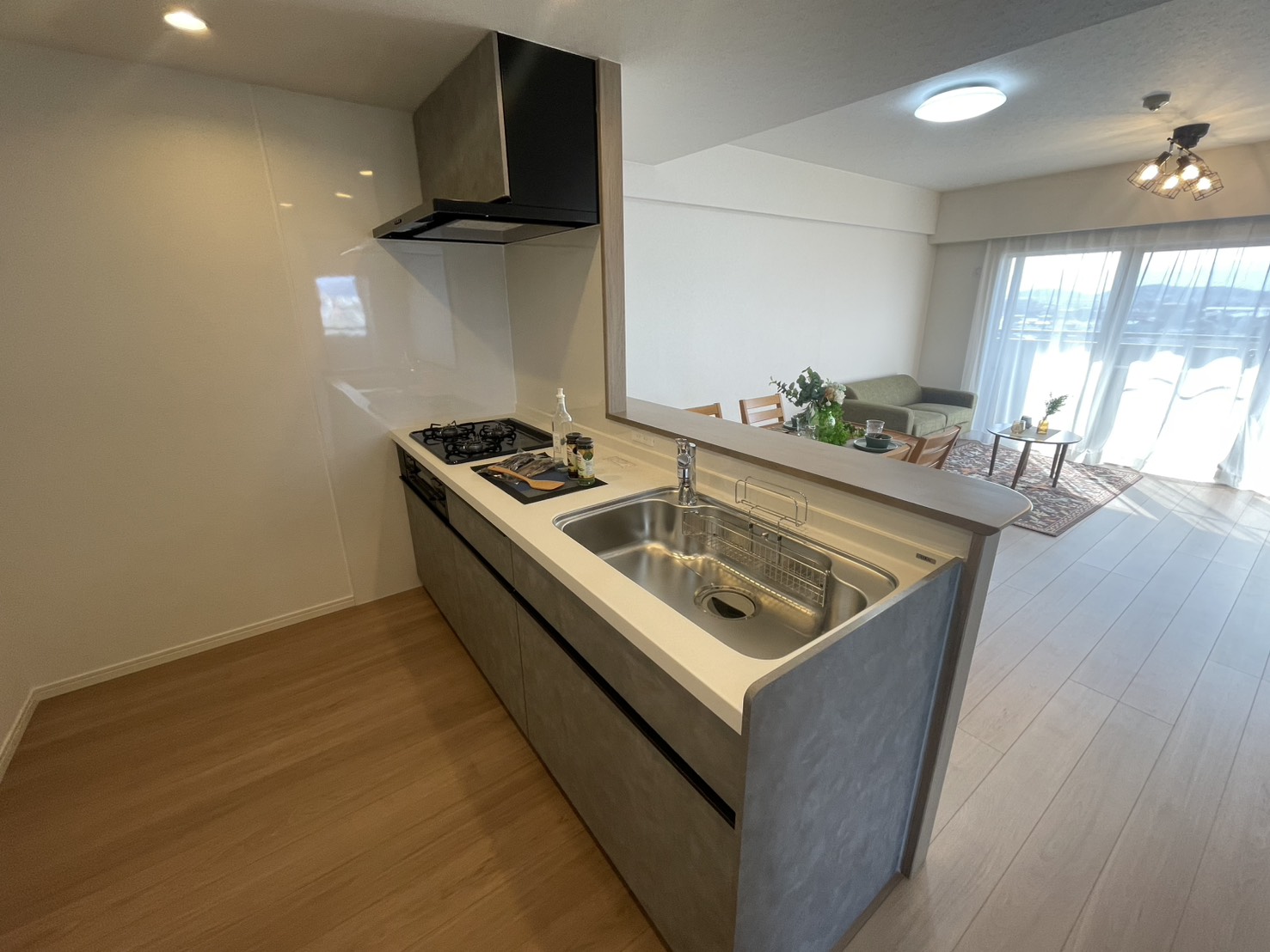 リフォーム済！眺望良好角部屋４LDKの画像2