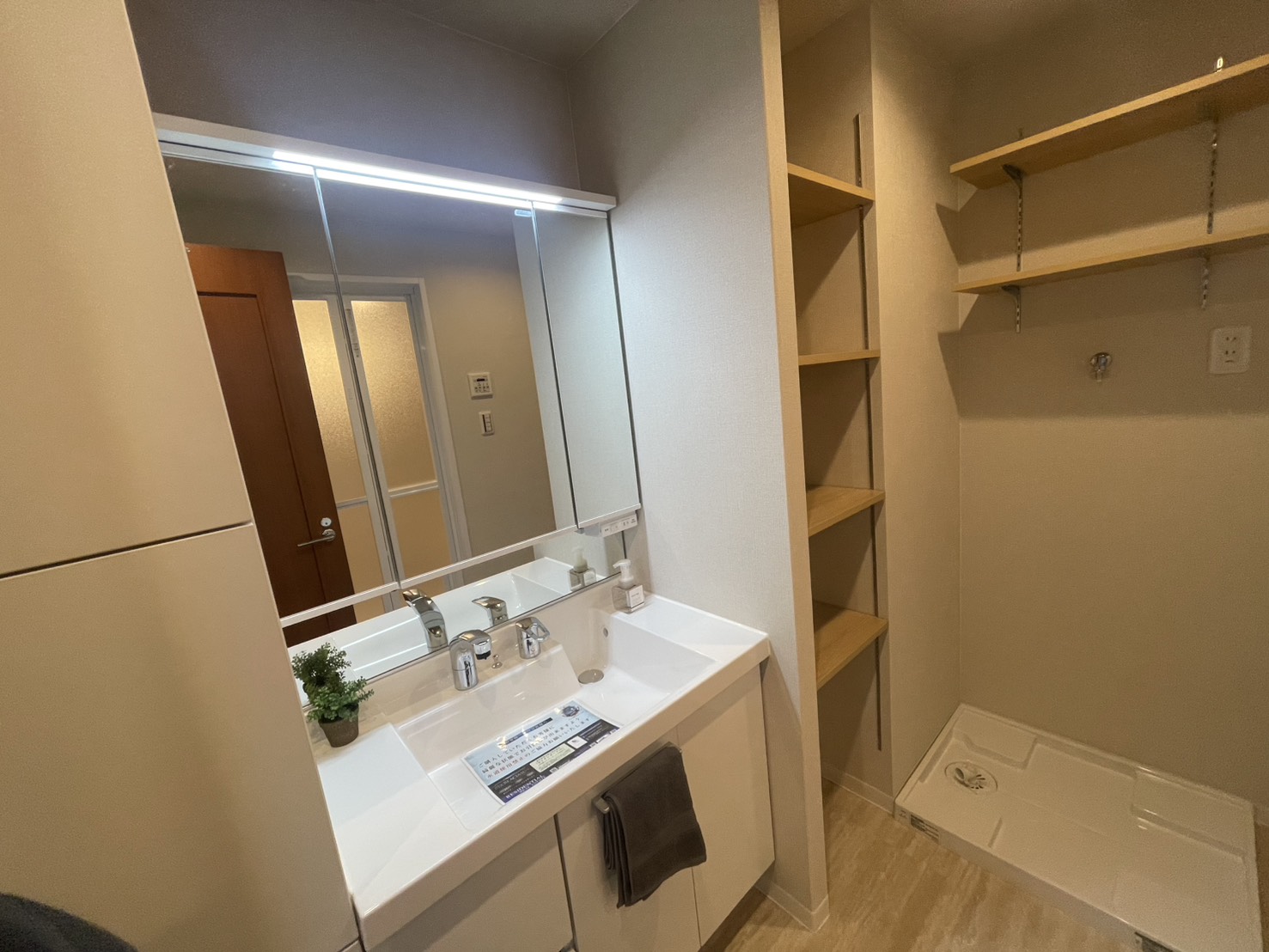 JR高松駅まで徒歩１０分！人気の３LDKリフォームマンション！の画像5