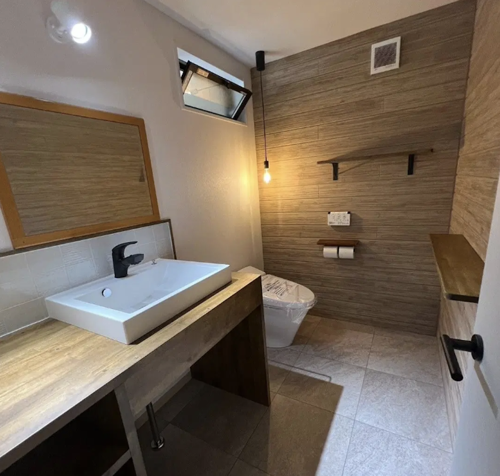 倉庫をリノベーションしトイレを増設
