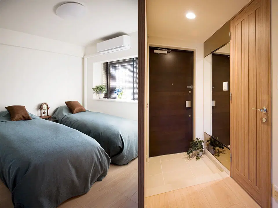 左側はブルーグレーのベッドが2台並ぶモダンな寝室。右側はダークブラウンの扉と壁一面の大型ミラーを備えた玄関ホール。株式会社ディセノのリノベーション事例。