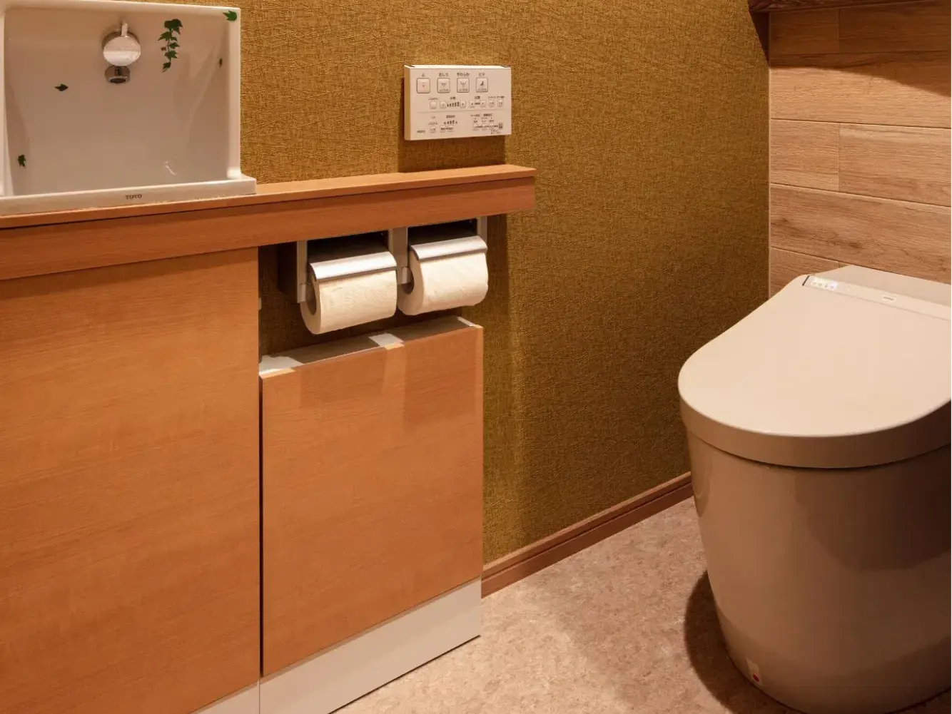 トイレのリノベーションでおしゃれな事例12選｜費用相場や壁紙も紹介 