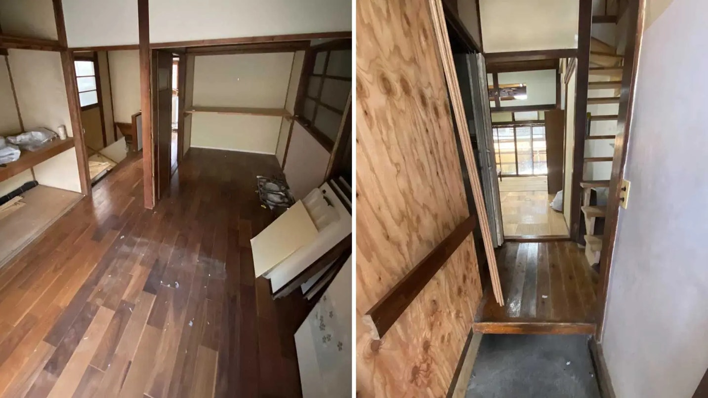スケールメイクスによる築60年古民家リノベーション前の内観。左側は経年した板張りの居室、右側は合板の壁と急な階段がある廊下の様子。奥には古い建具の和室が見え、全体的に老朽化が進んでいる。耐震補強と再生が必要な既存の状態。